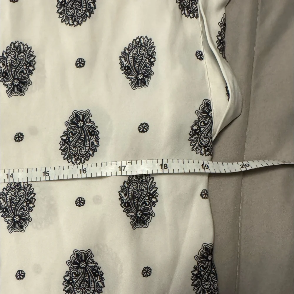 Express v-neck blouse with pretty pink trim, blouse is white with black design. - Picture 5 of 9